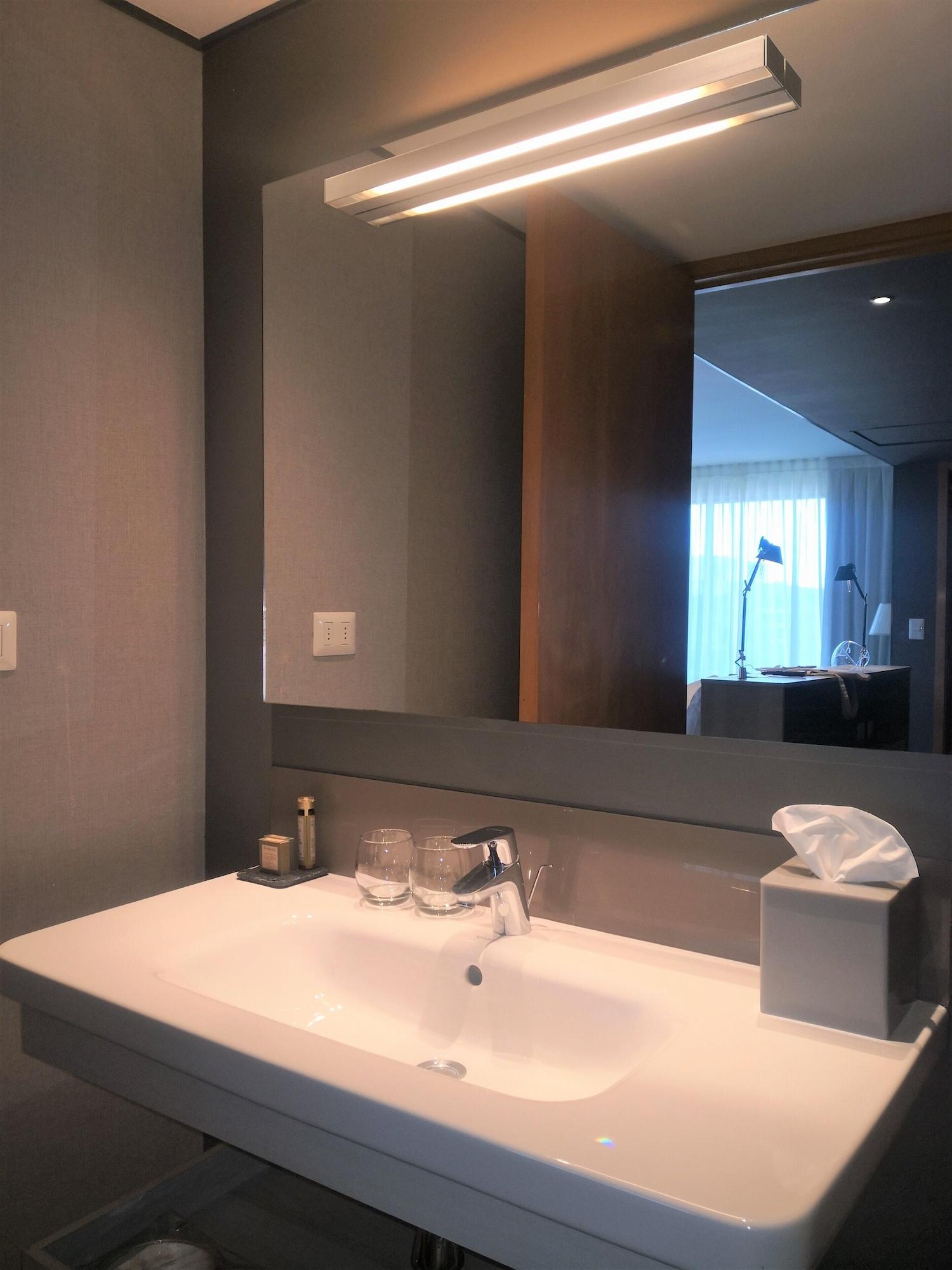 Solace Hotel Santiago de Chile Eksteriør billede Bathroom