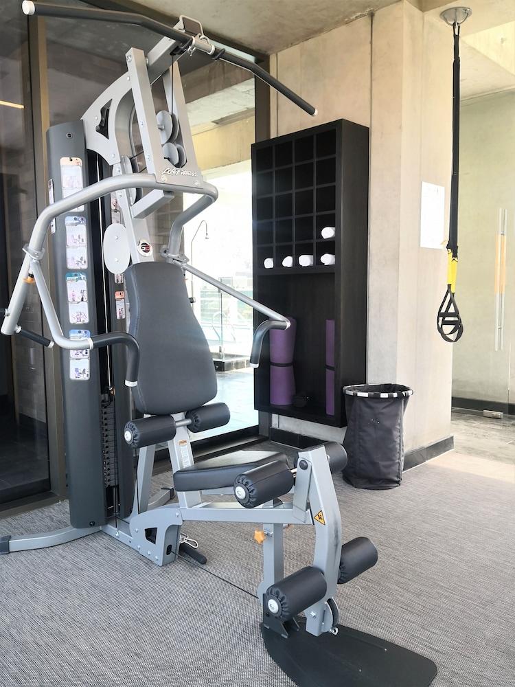 Solace Hotel Santiago de Chile Eksteriør billede A typical gym