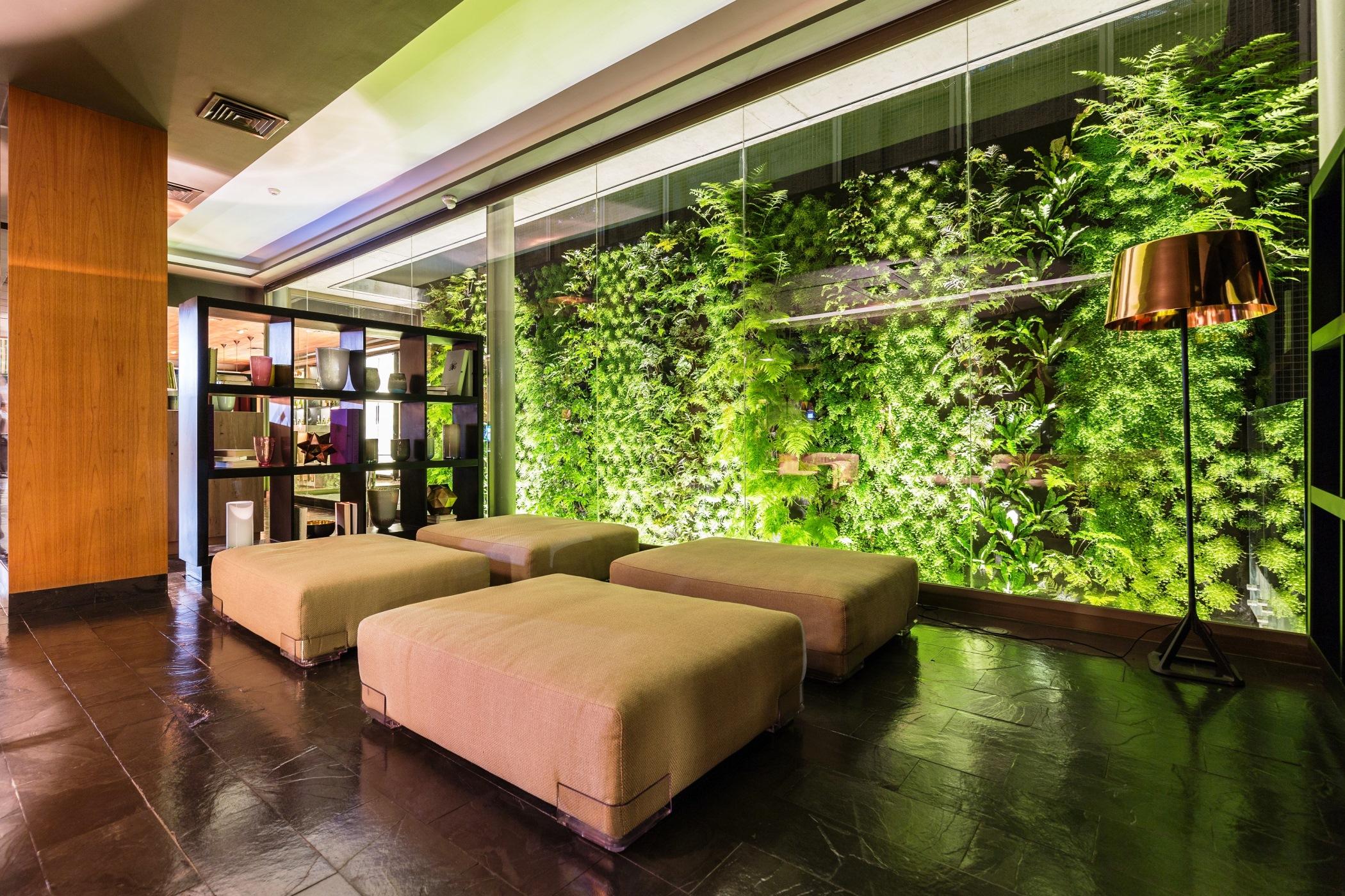 Solace Hotel Santiago de Chile Eksteriør billede Living wall in a hotel
