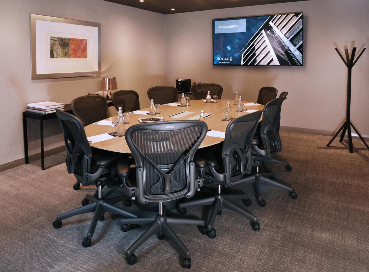Solace Hotel Santiago de Chile Eksteriør billede A typical boardroom